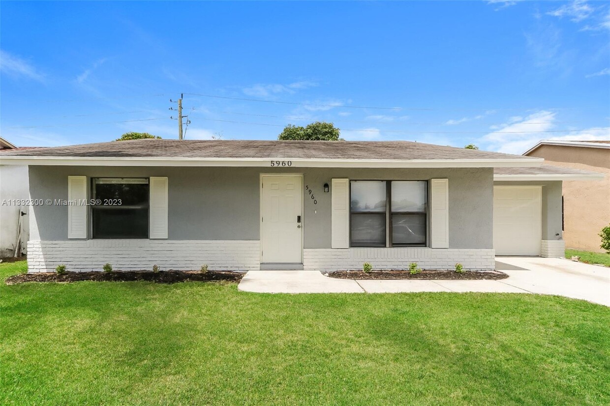 Primary Photo - 5960 Ithaca Cir W