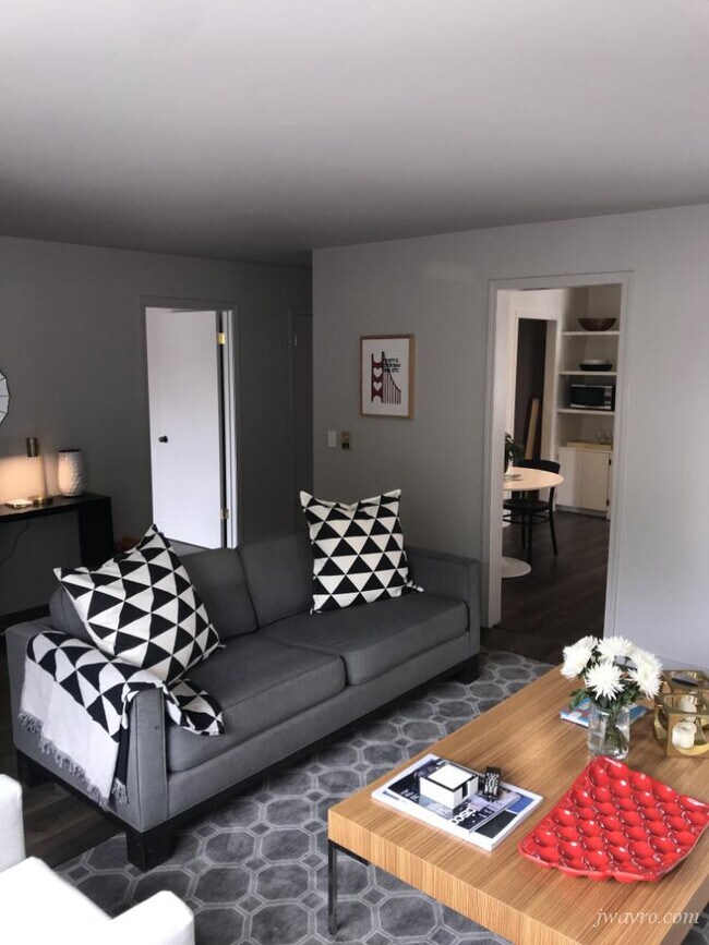 Foto del edificio - 89 Roosevelt Way