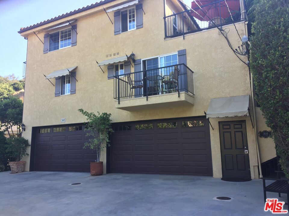 Primary Photo - 3855 Rambla Pacifico St