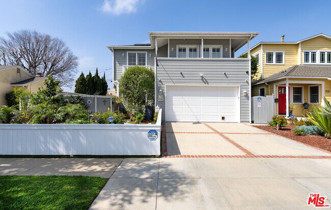 Building Photo - 1705 Manzanita Ln
