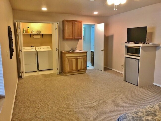 Foto del edificio - Furnished Studio Apartment - All Bills Pai...
