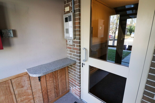 Secured entry - 1815 21st Ave S