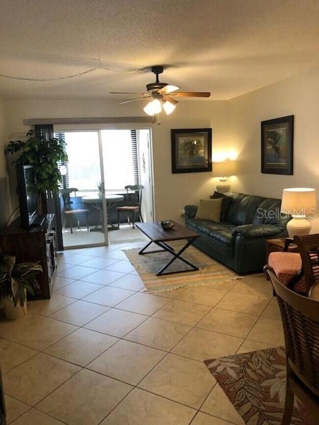 Foto del edificio - AVAILABLE OFF SEASON FOR $1,800/MO.  LONG TERM NEGOTIABLE