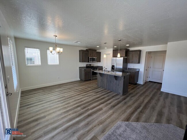 Foto del edificio - Large 4 Bedroom home in Desert Hollows