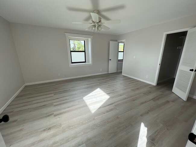 Master bedroom - 5980 Woodwind Ct