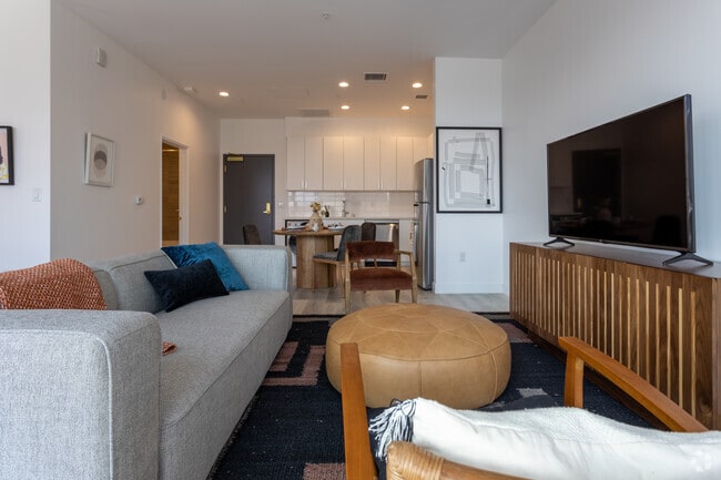 Studio, 1BA - 628 SF - Crosby