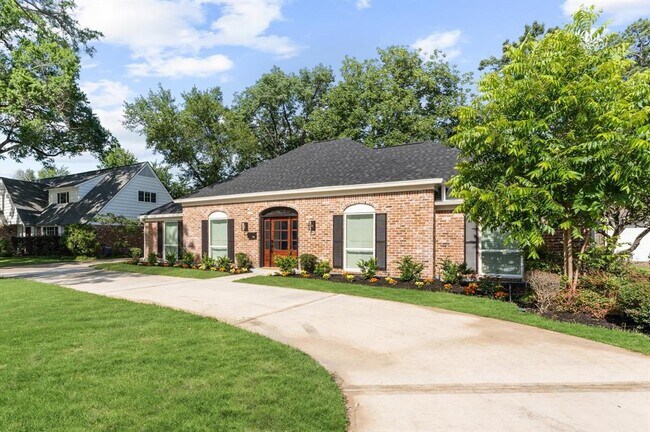 Building Photo - 322 N Wilcrest Dr