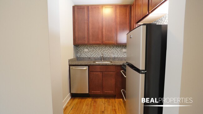 Building Photo - 555 W Arlington