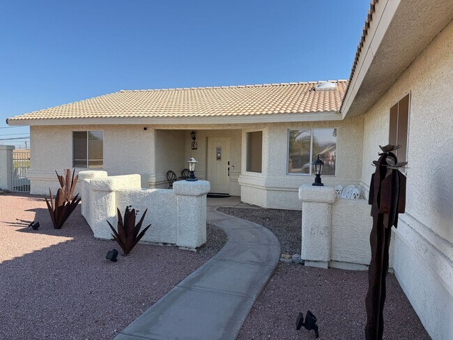 Foto del edificio - PENDING! Winter Furnished Home December 20...