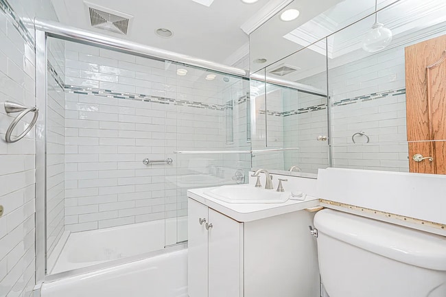 Foto del edificio - 8901 Shore Rd