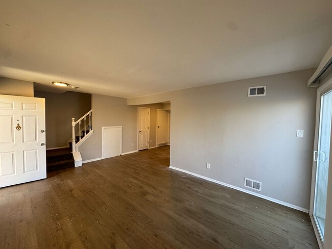 Building Photo - Spacious 3-Bedroom, 1.5-Bathroom Home for ...