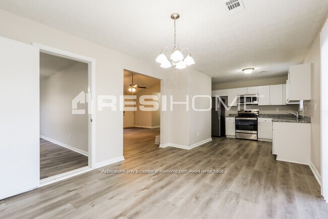 Foto del edificio - 7418 Taylor Rd