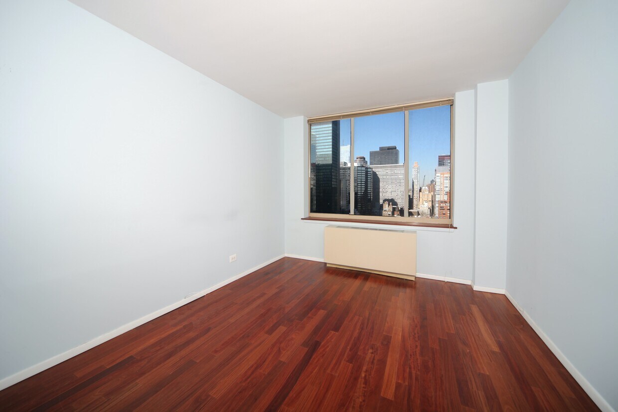 Building Photo - Spacious One Bedroom in Luxury Condo