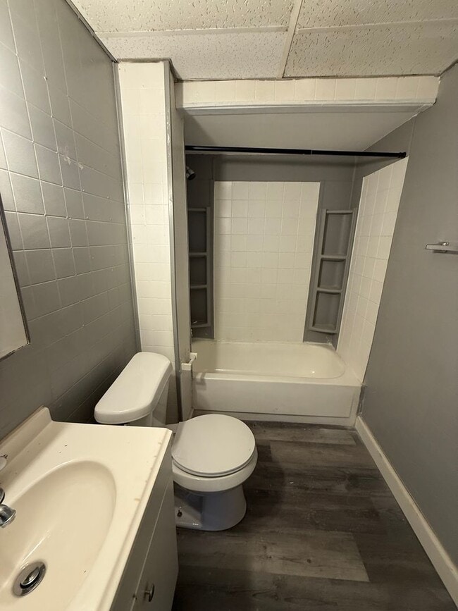 Building Photo - 365 E 161st St