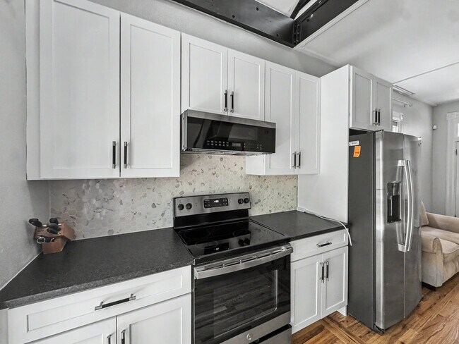 Foto del edificio - 1768 Emerson St