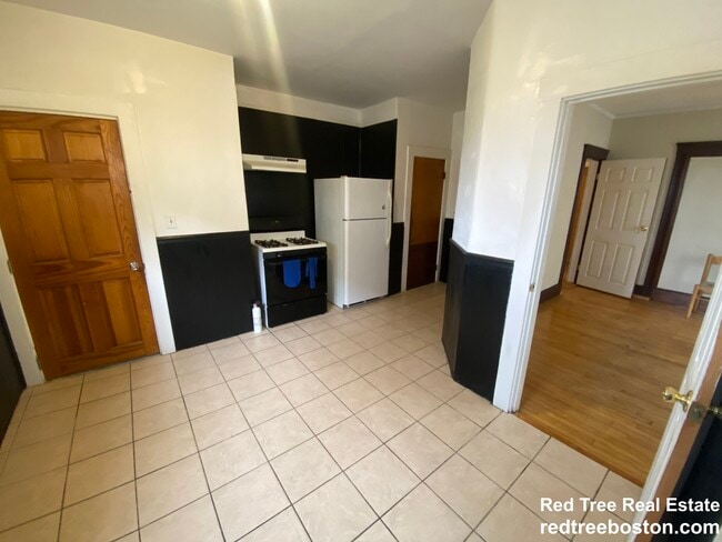 Building Photo - 12 Douglas Ave