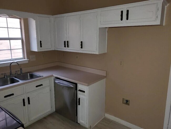 Foto del edificio - 6915 Brady Hill Dr