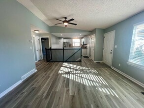 Building Photo - 4008 Rogers Ave