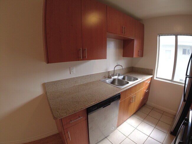 Building Photo - 3105 S Durango Ave