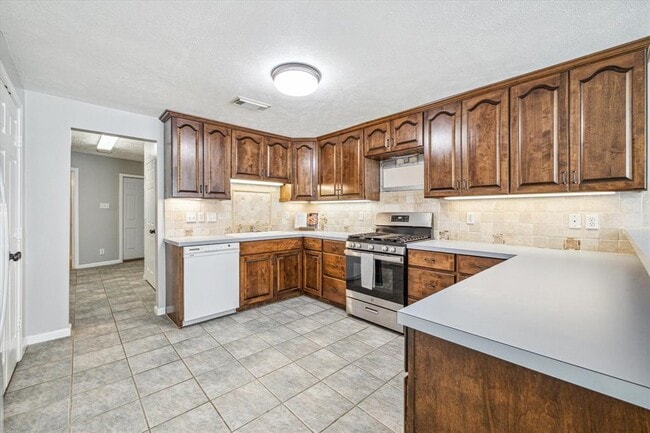 Building Photo - 3613 Lazy Spring Dr