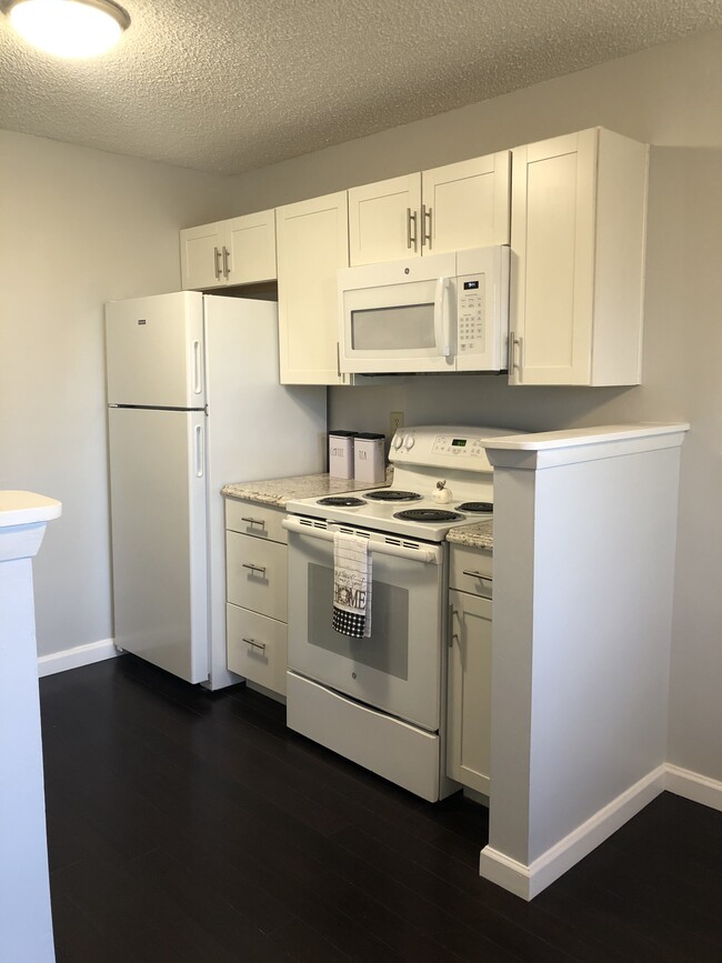 Kitchen - 3874 Mack Rd