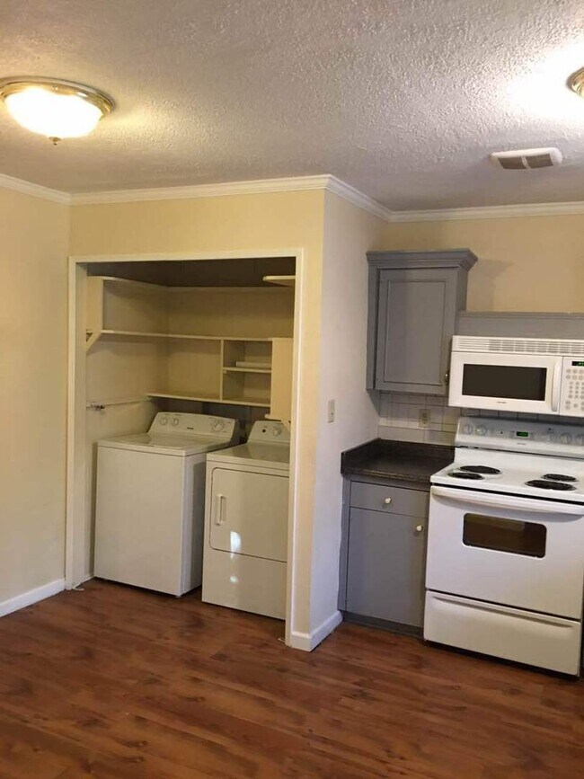Foto del edificio - 3 Bedroom House in Garland, TX