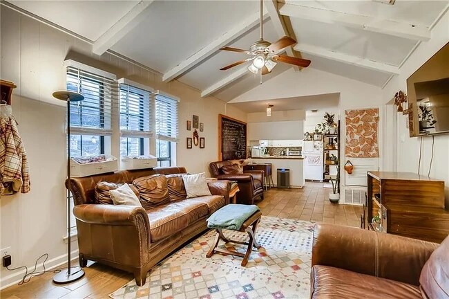 Sala de estar 2 - 8007 Brockman St