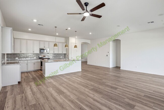 Foto del edificio - Beautiful Queen Creek Home in Prime Location – Spacious Living with Modern Comforts!