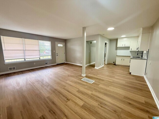 Foto del edificio - 809 Fairfax Dr