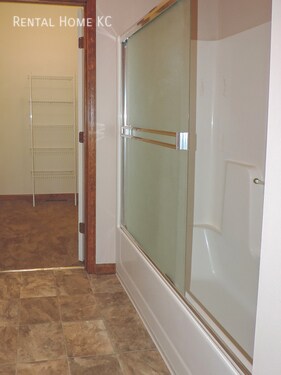 Foto del edificio - 7410 Hedge Ln Terrace