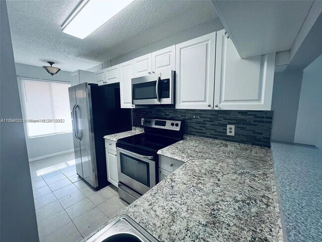 Building Photo - 1069 Coral Club Dr