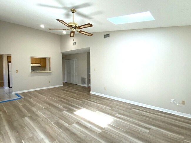 Foto del edificio - Two Bedroom Pelican BayTownhome