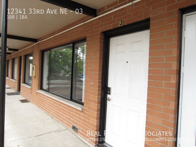 Foto del edificio - Pet friendly Lakecity 1 bed unit close to ...