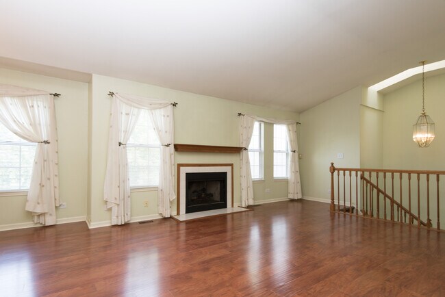 Building Photo - 483 Grosse Pointe Cir