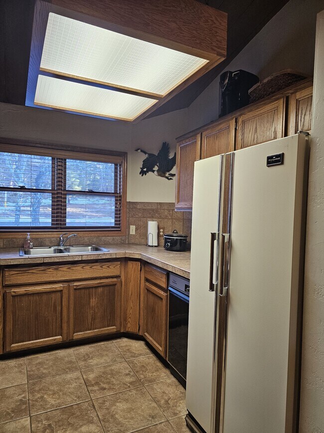 Foto del edificio - 2327 Rainbow Ln