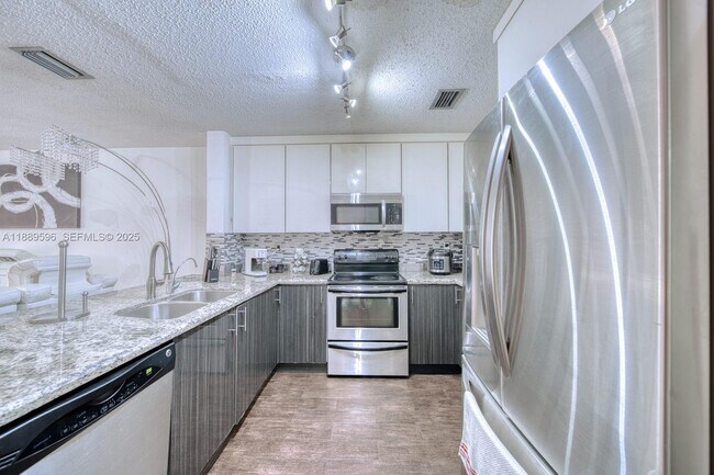 Foto del edificio - 10000 SW 147th Ct