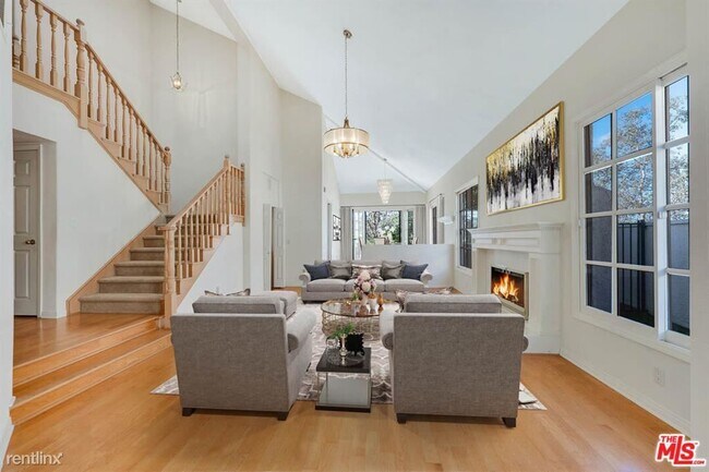 Foto del edificio - 3 br, 3 bath House - 4772 Canterbury St