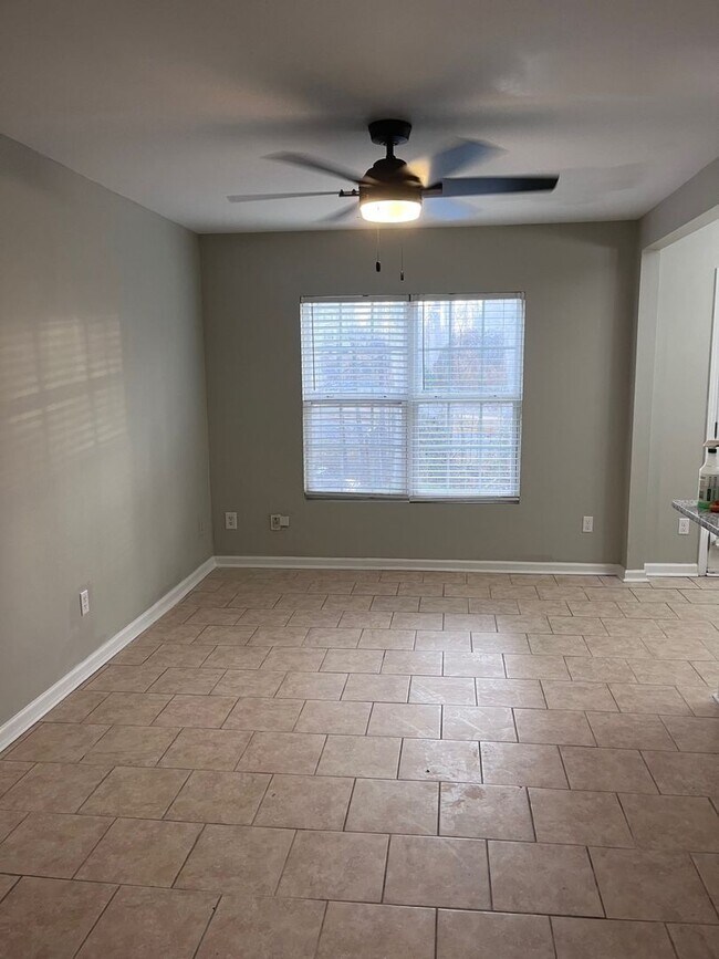 Foto del edificio - 3 Bedroom 3 Bathroom Townhouse!