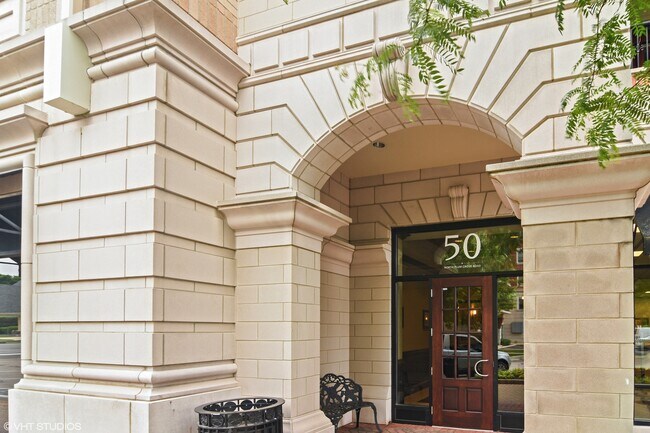Foto del edificio - 50 N Plum Grove Rd