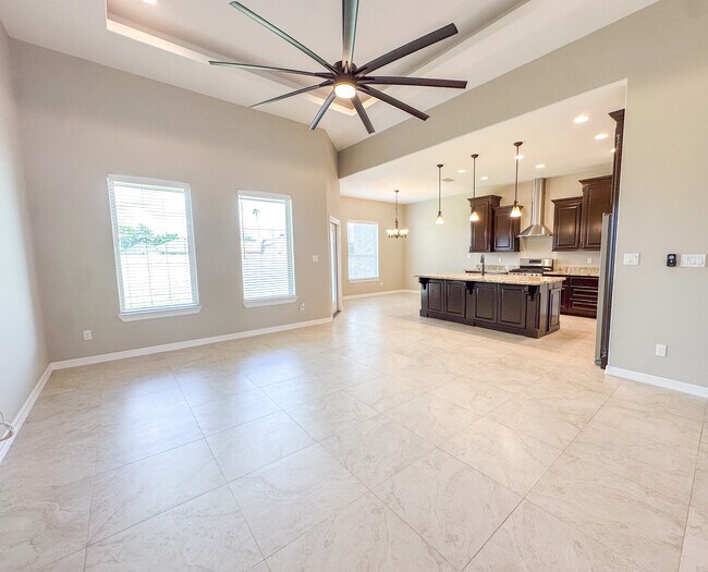 Foto del edificio - 814 Knotty Pine Ln
