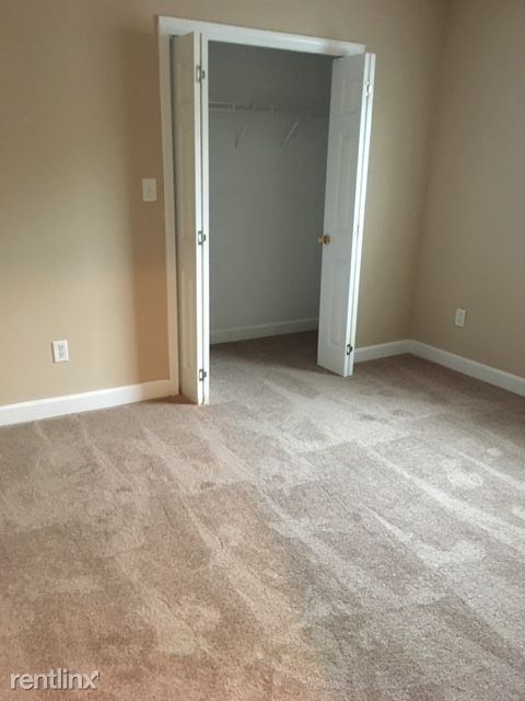 Building Photo - 3 br, 2 bath Triplex - 8616 Spring Ave Apt C