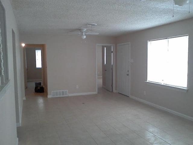 Building Photo - 709 Rilla Dr