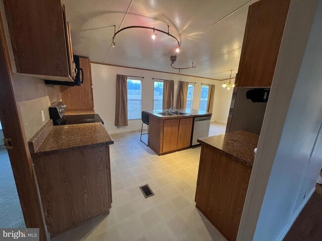 Foto del edificio - 5738 Big Stone Beach Rd