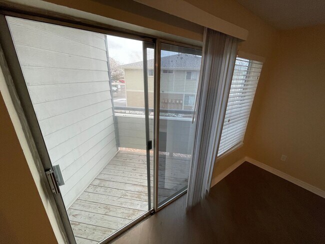 Foto del edificio - Updated 2 Bedroom, 2 Bath Condo (Available...