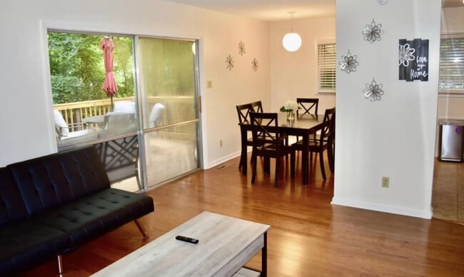 Photo - 324 Carlton Dr House