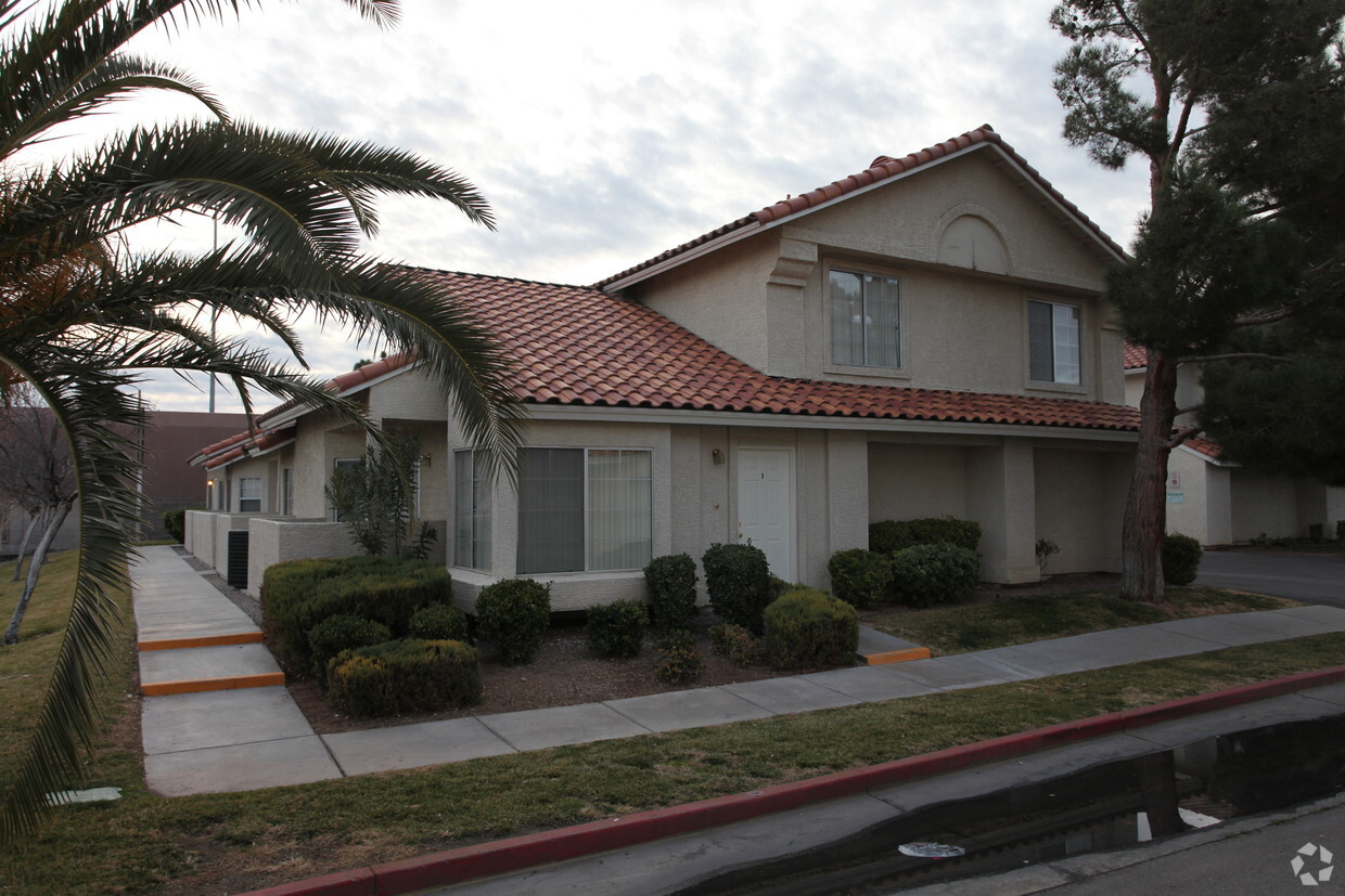 Building Photo - Rainbow Gardens