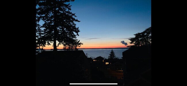 Foto del edificio - Bay-View 1Bed/1Bath Duplex Near WWU
