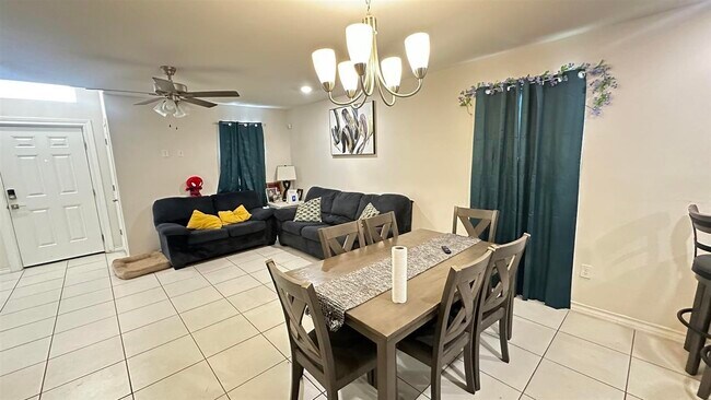 Foto del edificio - 3614 Jorge Sosa Dr