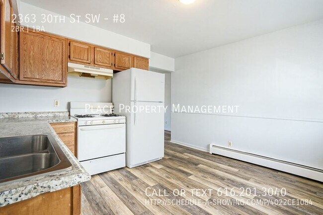 Building Photo - 2363 30th #8 Upper 2 bedroom Unit!