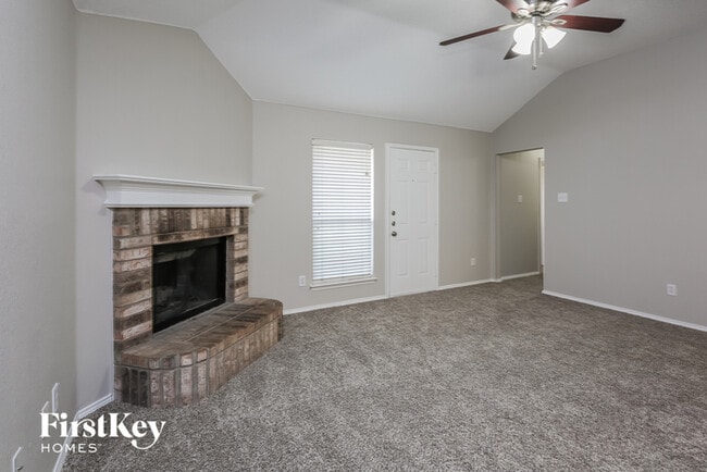 Building Photo - 712 Bridle Trail